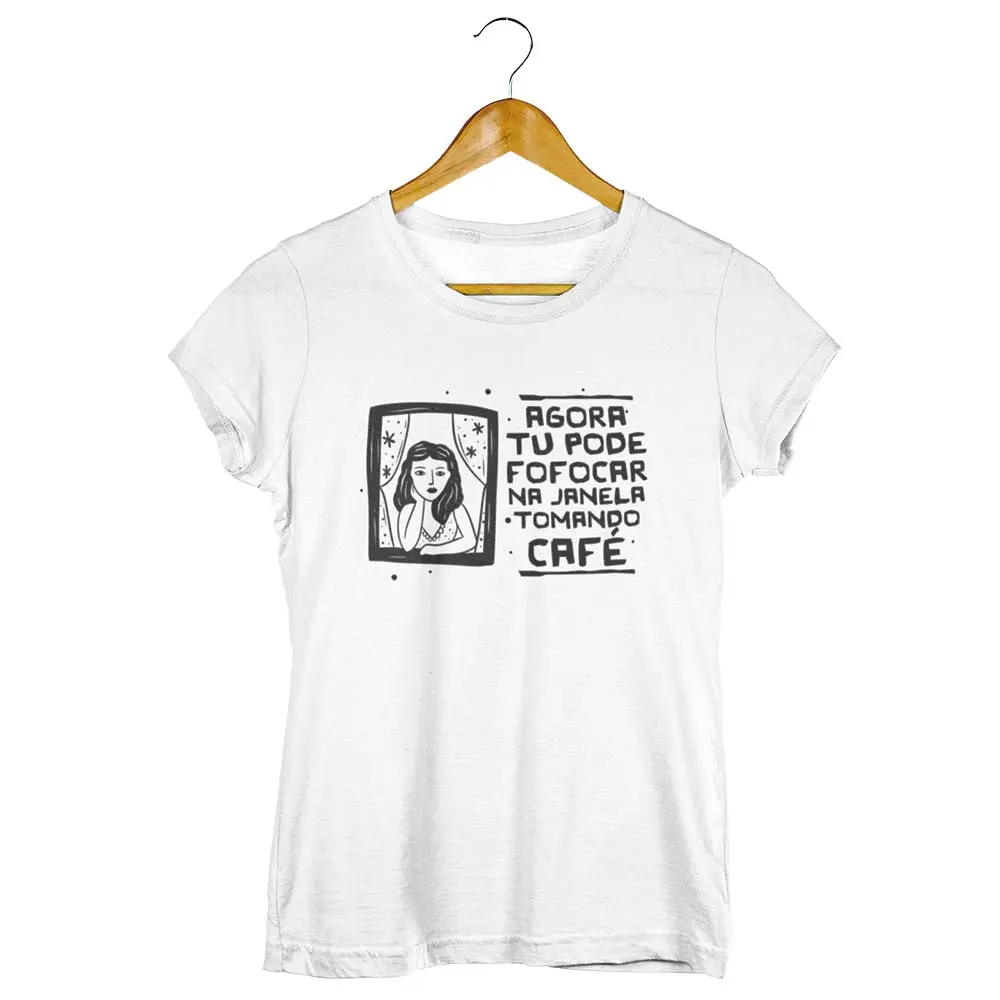 Camisa Agora Tu Pode Fofocar na Janela Tomando Café