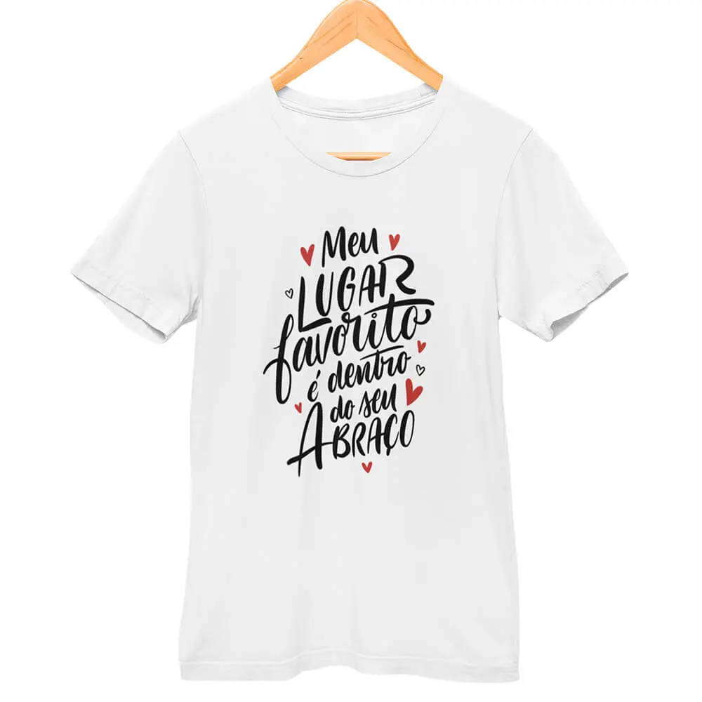Camisa O Meu Lugar Favorito É Dentro do Seu Abraço 1 Camisa O Meu Lugar Favorito É Dentro do Seu Abraço