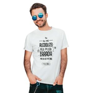 Camisa de Réveillon Eu me Alcoolizei pela Pessoa Errada - Image 1